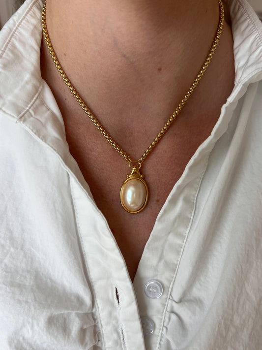 Pearly Statement Necklace