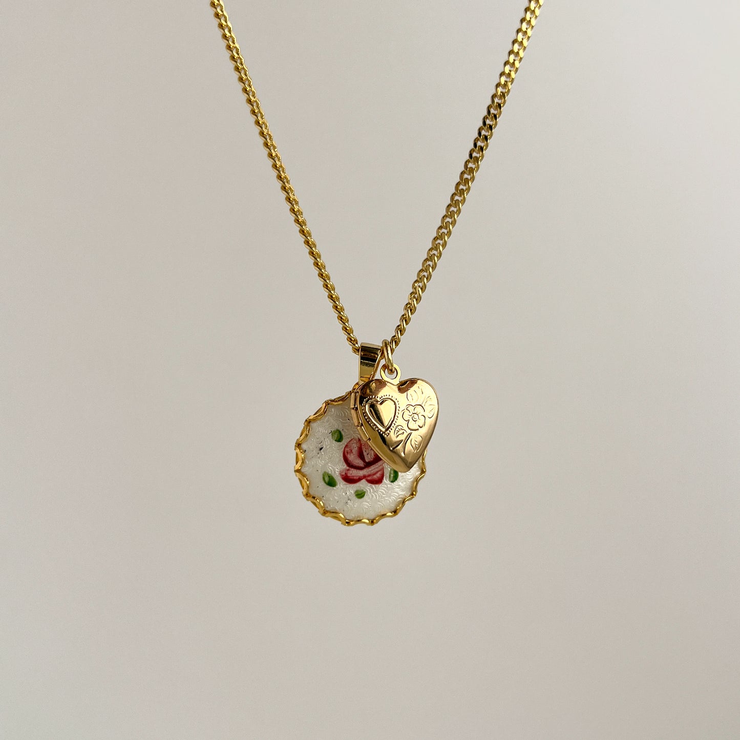 La Vie En Rose Pendant Necklace