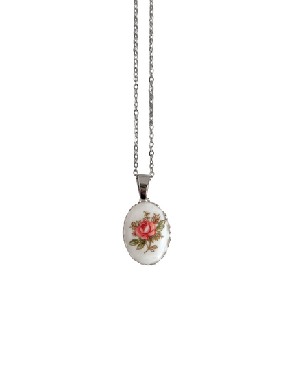 Emersyn Floral Pendant Necklace