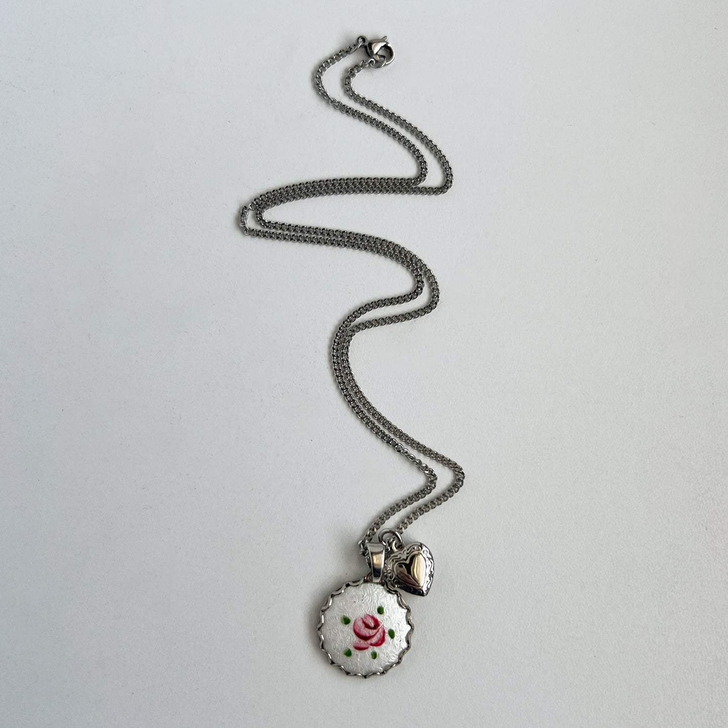 La Vie En Rose Silver Pendant Necklace